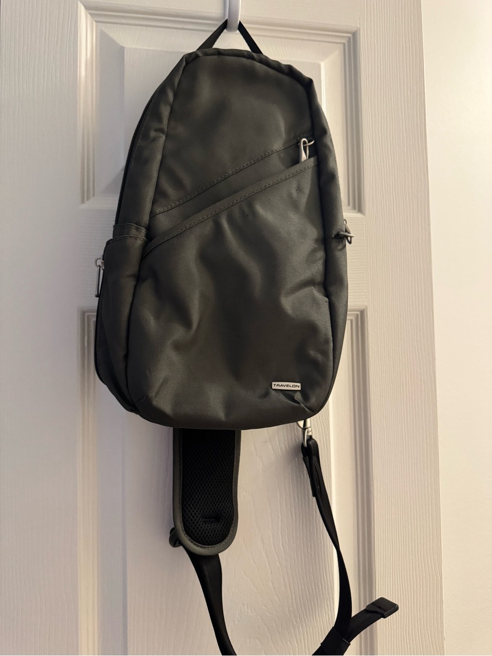 Anti-Theft Travelon Black Men's Crossbody Sling Pack